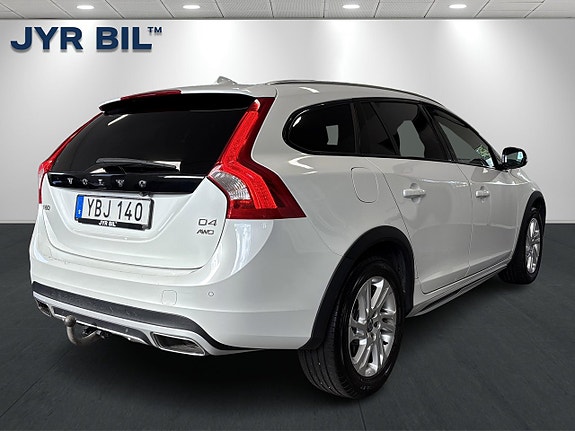 Volvo V60 Cross Country 3 of 25