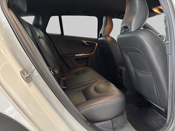Volvo V60 Cross Country 18 of 25