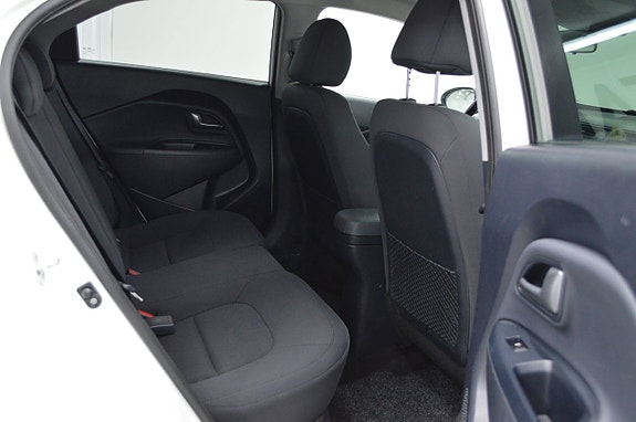 Kia Rio 12 of 26