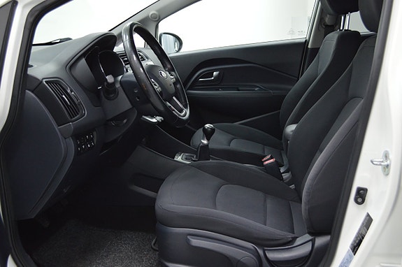 Kia Rio 8 of 26
