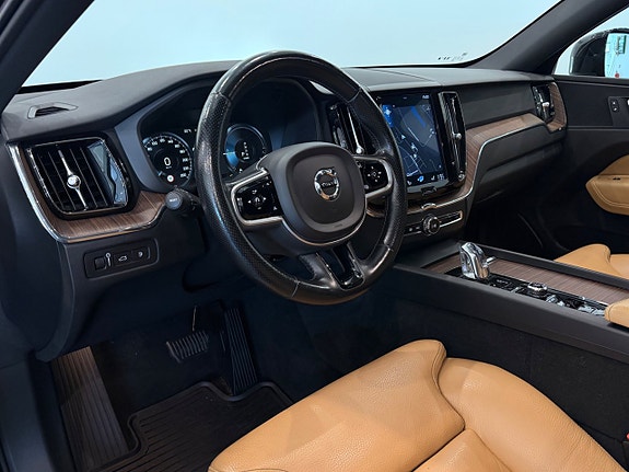 Volvo XC60 10 of 24