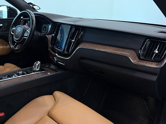Volvo XC60 12 of 24