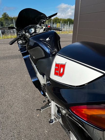 Honda Powersports VFR800FI 0.8 8 of 10