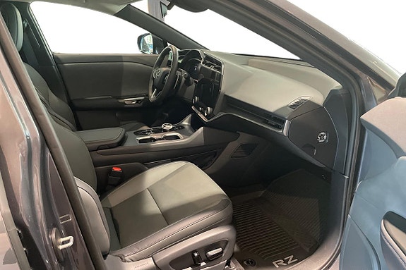 Lexus RZ300e 9 of 24