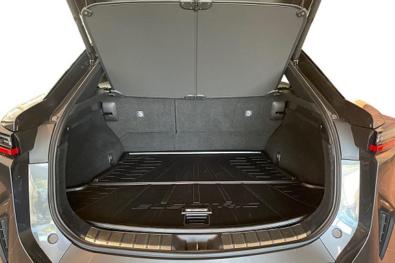 Lexus RZ300e 16 of 24