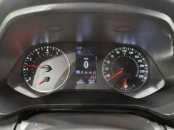 Renault Captur 10 of 15