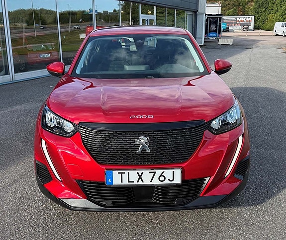 Peugeot 2008 2 of 8