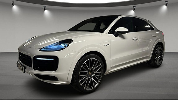 Porsche Cayenne 2 of 12