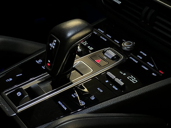 Porsche Cayenne 12 of 12
