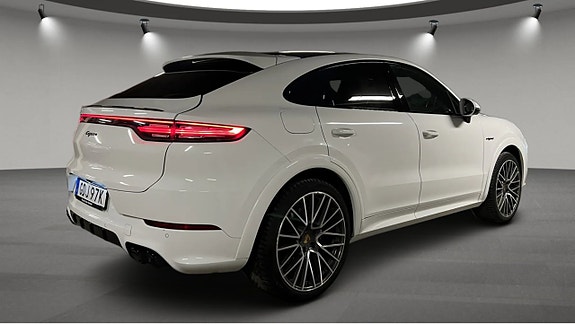 Porsche Cayenne 5 of 12