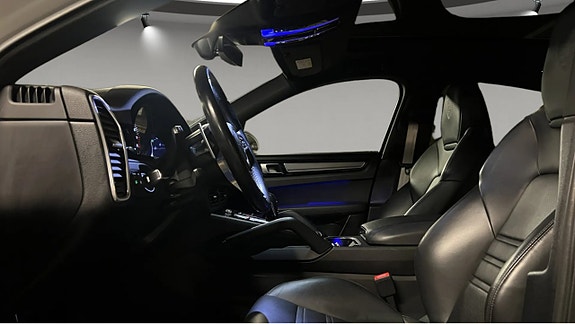 Porsche Cayenne 7 of 12