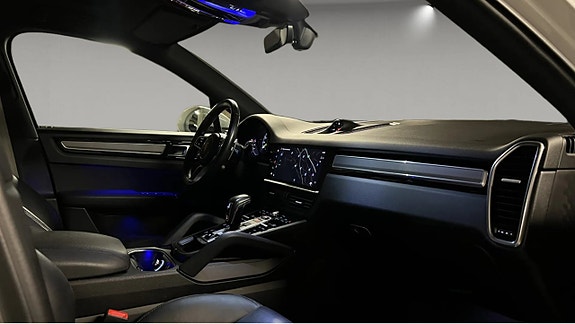 Porsche Cayenne 9 of 12