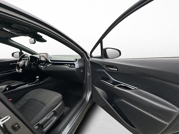 Toyota C-HR 25 of 30
