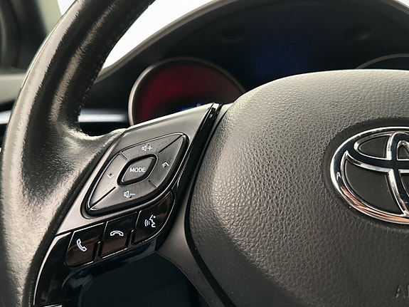 Toyota C-HR 15 of 30