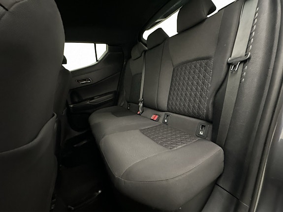 Toyota C-HR 26 of 30