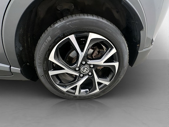 Toyota C-HR 28 of 30