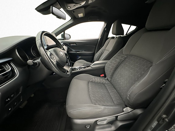 Toyota C-HR 11 of 30