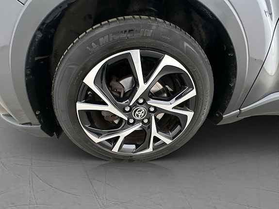 Toyota C-HR 27 of 30