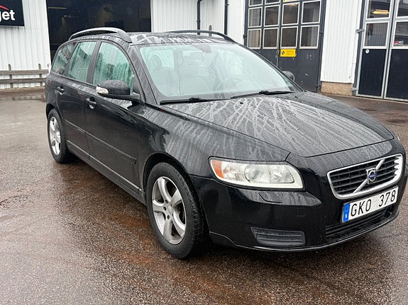 Volvo V50 2 of 6