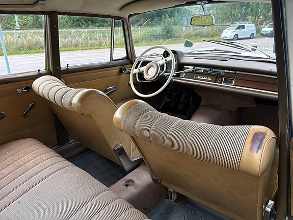Mercedes-Benz 230 S 4 of 5