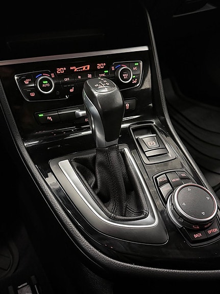 BMW 220d 7 of 17