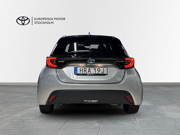 Toyota Yaris 4 of 13