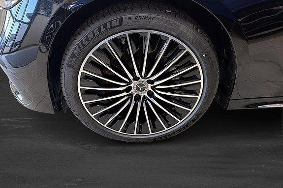 Mercedes-Benz E300 5 of 11
