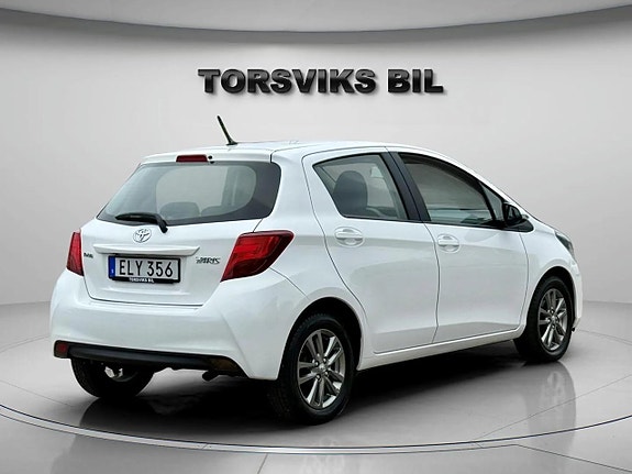 Toyota Yaris 6 of 24