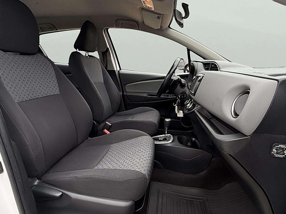 Toyota Yaris 13 of 24