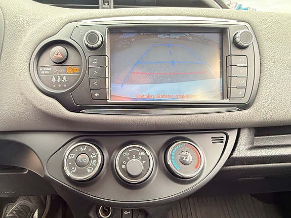 Toyota Yaris 17 of 24