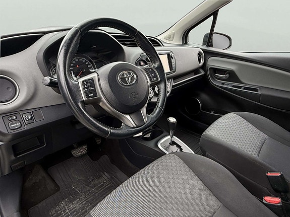Toyota Yaris 12 of 24