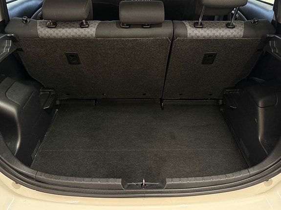 Toyota Yaris 16 of 24