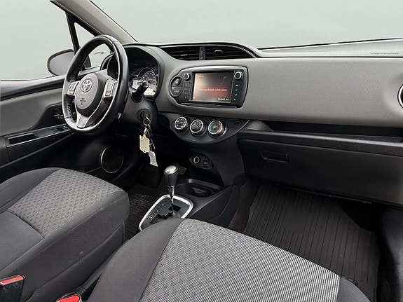 Toyota Yaris 14 of 24