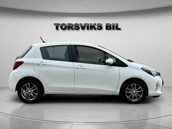 Toyota Yaris 7 of 24
