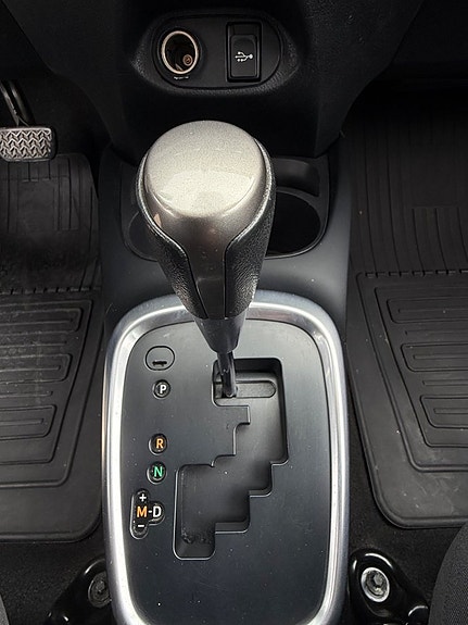 Toyota Yaris 19 of 24