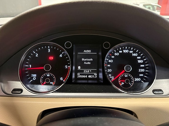 Volkswagen Passat 20 of 22