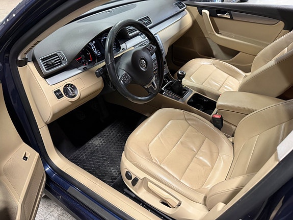 Volkswagen Passat 12 of 22