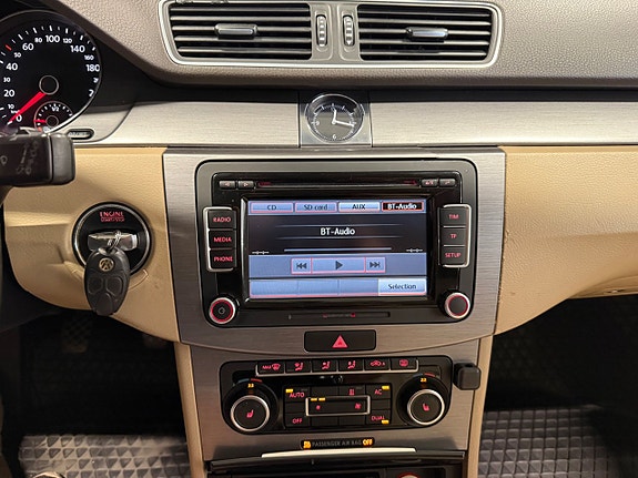 Volkswagen Passat 21 of 22