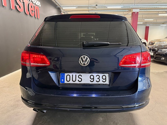 Volkswagen Passat 4 of 22