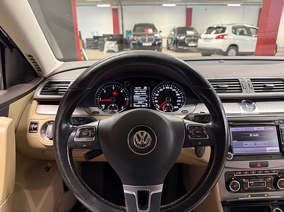 Volkswagen Passat 18 of 22
