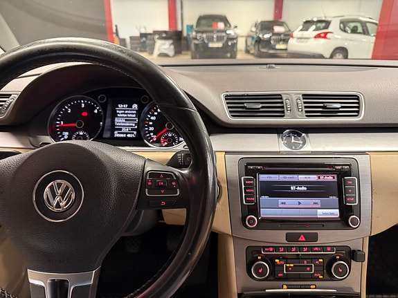 Volkswagen Passat 19 of 22