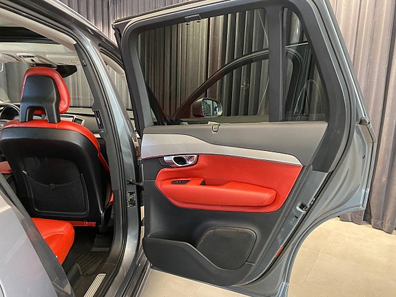Volvo XC90 27 of 30