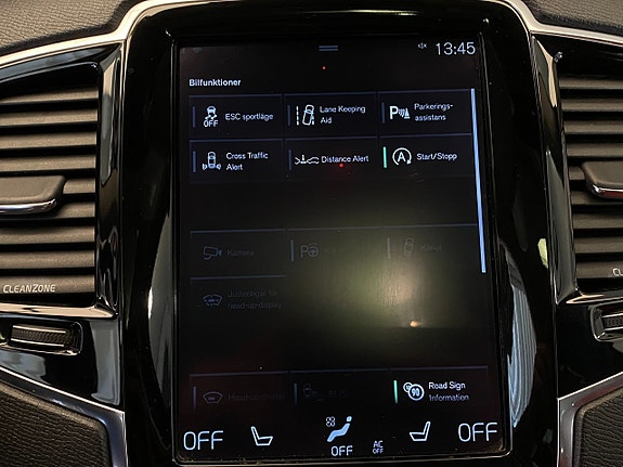 Volvo XC90 14 of 30