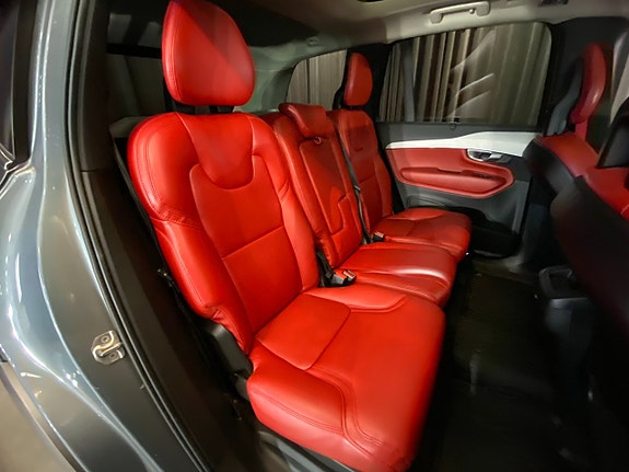 Volvo XC90 10 of 30