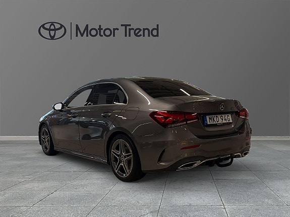Mercedes-Benz A180 2 of 10