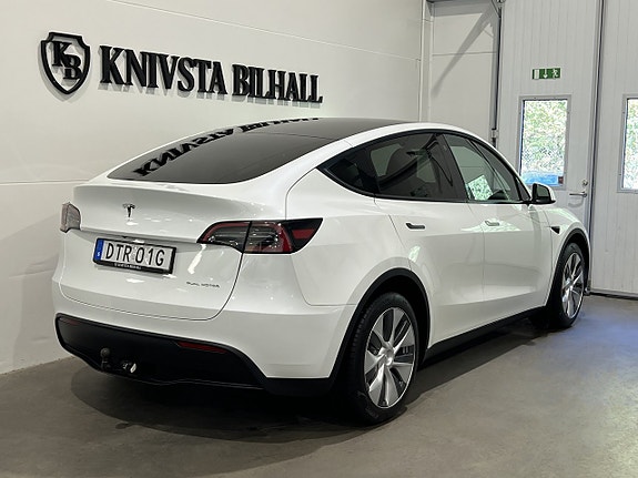 Tesla Model Y 4 of 29