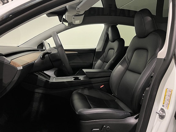 Tesla Model Y 7 of 29