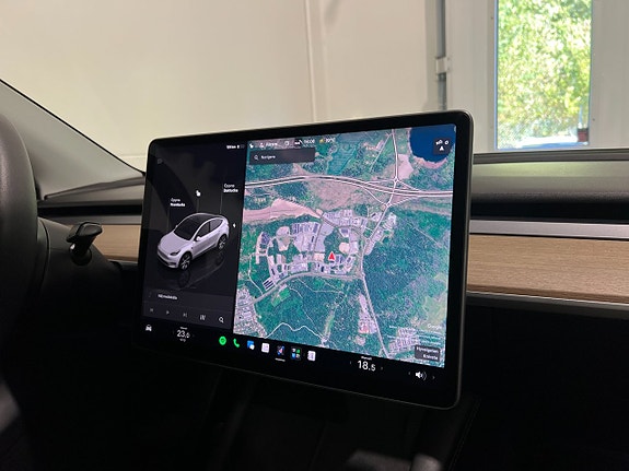Tesla Model Y 21 of 29