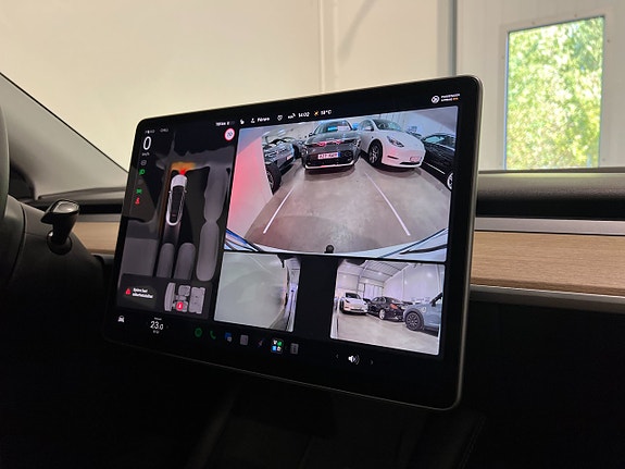 Tesla Model Y 22 of 29