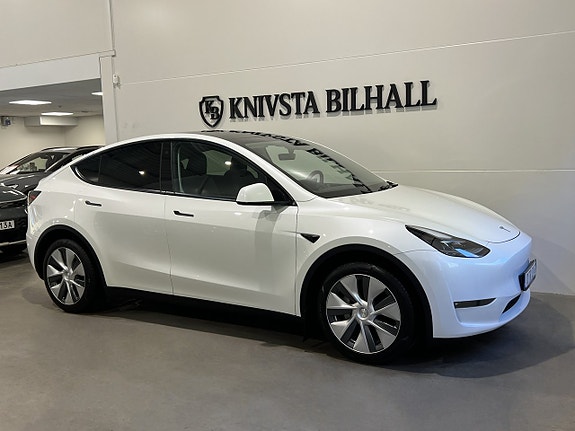 Tesla Model Y 3 of 29